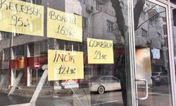 Eskişehir’de şarküteri camındaki fiyat dikkat çekti