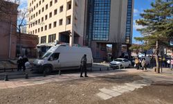 Eskişehir’de duyarsız sürücü trafiği kilitledi!