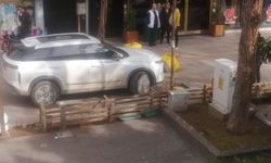 Eskişehir'de yasak yere girmeye kalktı, bariyerlere takıldı