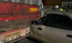 Eskişehir'de kaza: Işıkta bekleyen çekiciye ok gibi saplandı