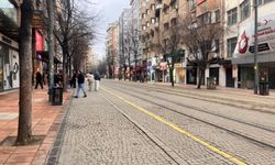 Eskişehir’de soğuk hava çarşıyı sessizliğe bürüdü