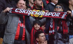 Es Es tribünlerinde renkli görüntüler vardı