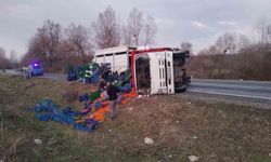 Domaniç'te kamyonet takla attı: 2 yaralı