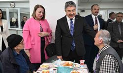 Vali Yılmaz ve eşi, huzurevi sakinleriyle iftar yaptı