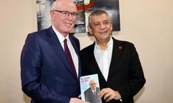 Başkan Kurt’tan Özgür Özel’e anlamlı hediye