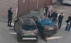 Eskişehir'de aynı sokakta yine kaza: Ucuz atlatıldı!