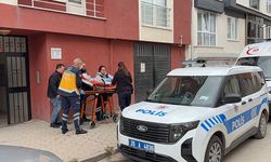 Eskişehir'de evinde yaralı bulunan yaşlı kadın güçlükle kurtarıldı