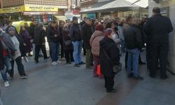 Eskişehir'de sonu gelmeyen kuyruk: Emekliler oraya koştu