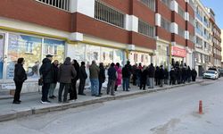 Eskişehir'de uygun fiyatlı ürün kuyruğu: Sabah erkenden sıraya giriyorlar