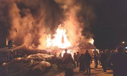 Eskişehir'in komşusunda korkutan samanlık yangını