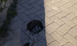 Kaldırımda çukur tehlikesi: Mahalle sakinleri tedirgin