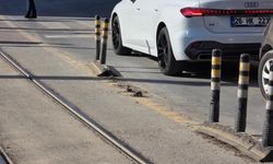 Eskişehir trafiğinde tehlike: Dubalar yerinden söküldü