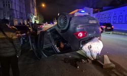 Eskişehir'de kaza: Yoldaki taşlara çarpan araç takla attı!