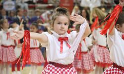 Eskişehir’de 23 Nisan coşkusu: Çocuklar ayakta alkışlandı!