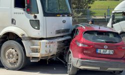 Eskişehir'de kamyon aracı ezdi: 3 kişi yaralandı