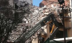 Eskişehir'de faciadan dönüldü: Apartmanla ekmek teknesi de yıkıldı