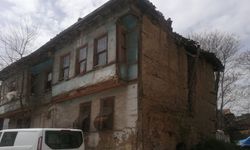 Eskişehir'de geliyorum diyen tehlike: Tarihi bine ikiye ayrıldı