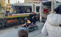 Eskişehir'de kaza kaldırımda yürürken geldi: Otomobilin altında kaldı