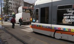 Eskişehir'de kaza: Trafik yine kilitlendi