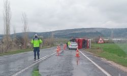 Eskişehir’de yağış gaza getirdi: Tır devrildi