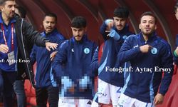 Kütahyasporlu futbolcudan Eskişehirspor maçında objektiflere çirkin hareket