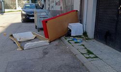 Eskişehir'de atıklar kaldırıma bırakıldı