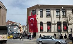 Eskişehir'de tarihi binada bayrak görsel şöleni