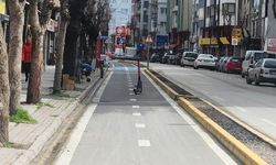 Bisiklet yoluna bırakılan scooterlar tehlike saçıyor