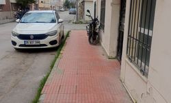 Eskişehir'de motoru pencereye bağladı: Vatandaşlar tepki gösterdi