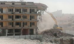 Eskişehir'de eski otel binasının yıkımına başlandı