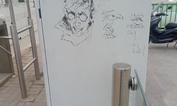 Eskişehir'deki durakta izinsiz yazılar çoğaldı