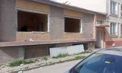 Eskişehir'deki metruk bina klorkutuyor