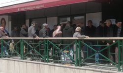 Eskişehir'de yaşlılar Kent Lokantası kuyruğunda birbirine girdi