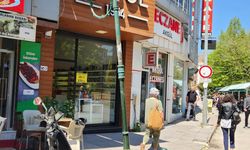 Yerinden oynayan aydınlatma direkleri tehlike saçıyor