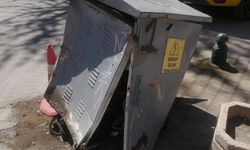 Eskişehir'de ölüm tehlikesi levhası asılan trafonun hali korkutuyor