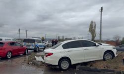 Eskişehir'de iki otomobil çarpıştı!