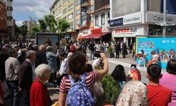 Eskişehir'de bayram öncesi müzik ve indirim coşkusu