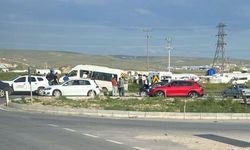 Eskişehir'de işçi servisi ile otomobil çarpıştı: Çok sayıda yaralı var!