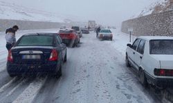 Eskişehir'de yoğun kar yağışı yollar tıkadı: Trafik durma noktasına geldi