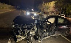 Eskişehir'de kaza: Hurdaya dönen araçta sıkıştı