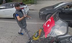 Eskişehir trafiğinde tebessüm ettiren anlar: Türk bayrağını görünce...