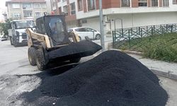 Eskişehir'de asfalt seferberliği: Şirket kazıyor, belediye kapatıyor