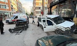 Eskişehir’de zincirleme kaza: 3 araç çarpıştı, 2 kişi yaralandı
