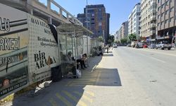 Yunus Emre Caddesi'ndeki durak tepki çekiyor