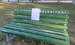 Eskişehir'de bankta hırkasını unuttu, bıraktığı not duygulandırdı