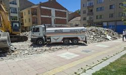 Eskişehir'de yıkım molozları kaldırıma taştı