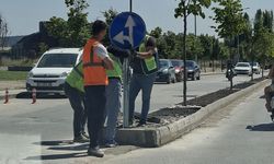 Eskişehir'de ekipler trafik levhalarını yeniliyor