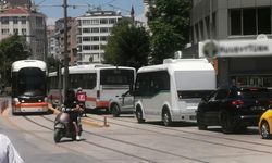 Eskişehir'de yasak park trafiği felç etti: Vatandaşlar isyan etti