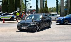 Eskişehir'de şerit ihlali kazaya yol açtı: Motosiklet Otomobile Çarptı