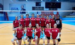 Voleybolcular Afyonkarahisar’da ter döküyor